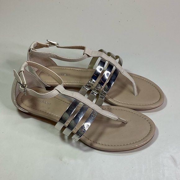 Calvin Klein Sabia Strappy Thing Sandal Size 6 - Picture 1 of 7